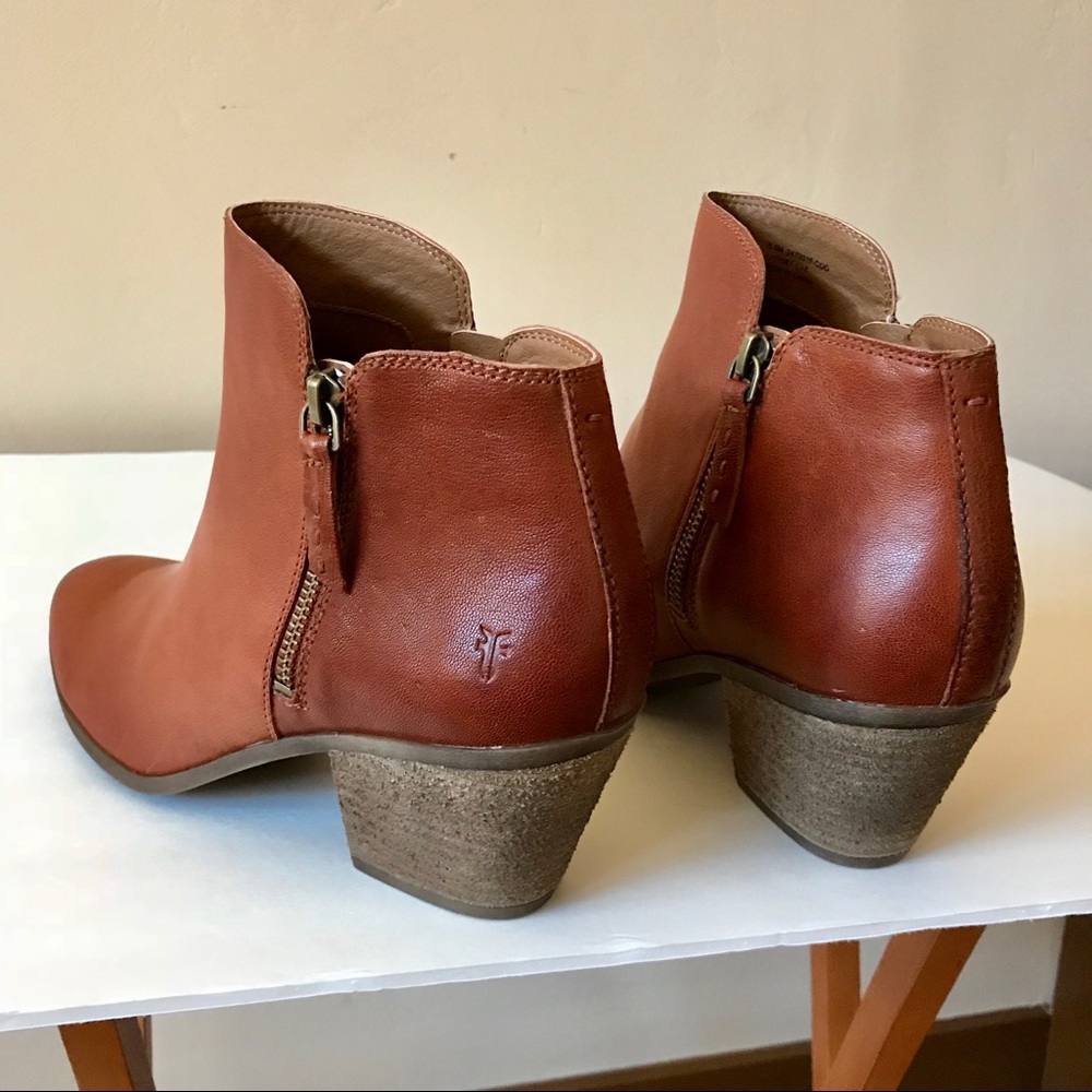 ❤️ SOLD OUT ❤️ FRYE DOUBLE ZIP ANKLE BOOTIE - Picture 4 of 8